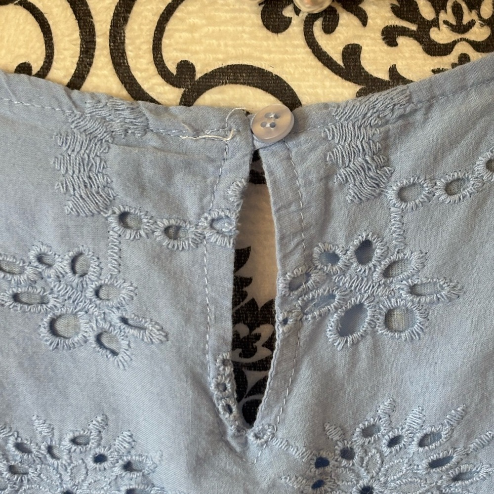 Catherine Malandrino- women’s Blue Eyelet Ruffle Sleeve Top, lined, size XL - Picture 7 of 10